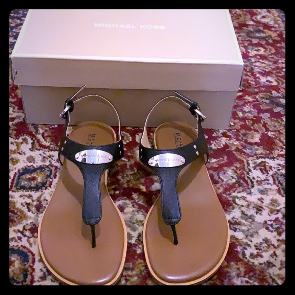 NEW 7.5 Michael Kors logo plate leather sandals